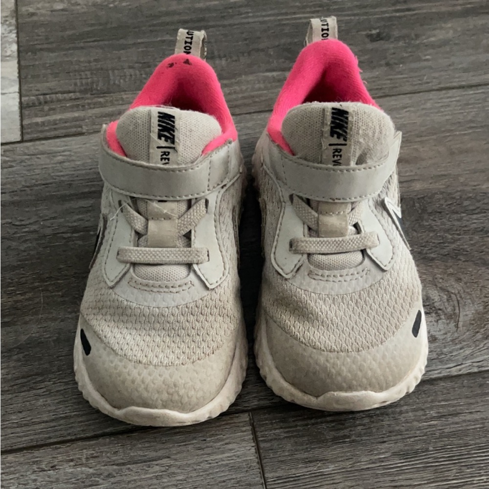 Nike Shoes Toddler Size 8 Grey & Pink